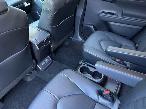 New 2026 Toyota Highlander Limited AWD/4WD image 11