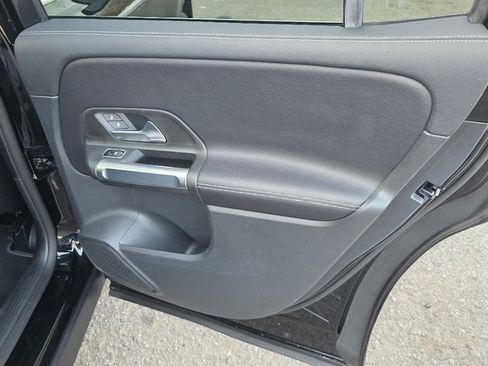 Used 2022 Mercedes-Benz GLB 250 w/ Premium Package Lite image 22