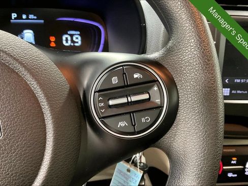 Used 2025 Kia Soul LX w/ LX Technology Package FWD image 25