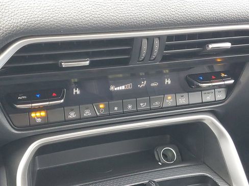 Used 2025 MAZDA CX-70 Plug-In Hybrid w/ Premium Pkg image 29