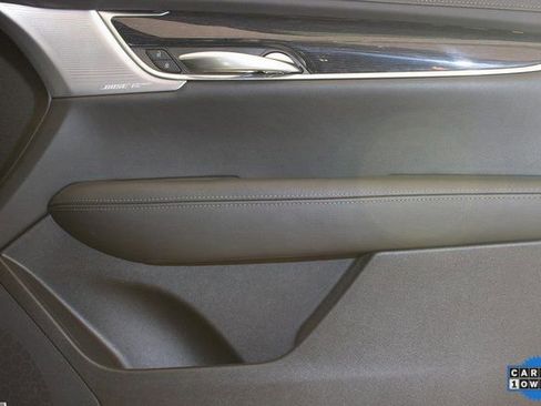 Used 2025 Cadillac XT5 Premium Luxury image 11