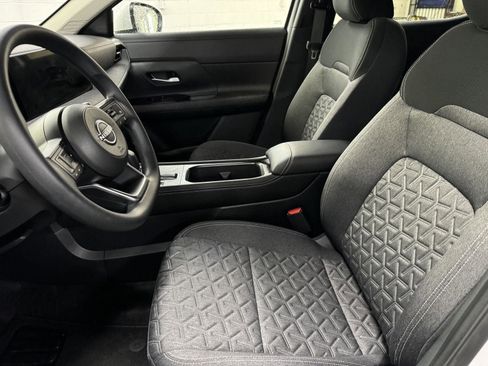 Used 2025 Nissan Kicks SV image 10