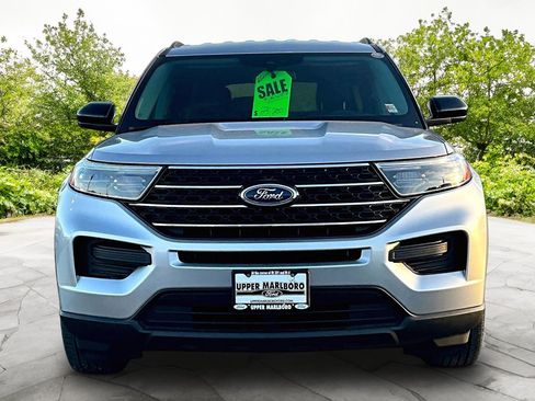 Used 2021 Ford Explorer XLT image 3