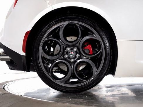 Used 2019 Alfa Romeo 4C Spider RWD image 14
