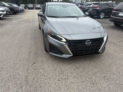 Used 2023 Nissan Altima 2.5 SV FWD image 23