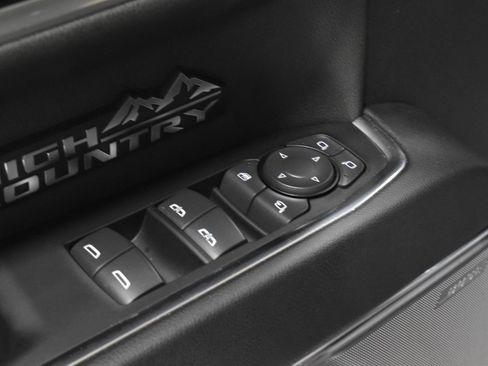 Used 2025 Chevrolet Silverado 1500 High Country w/ High Country Premium Package AWD/4WD image 13