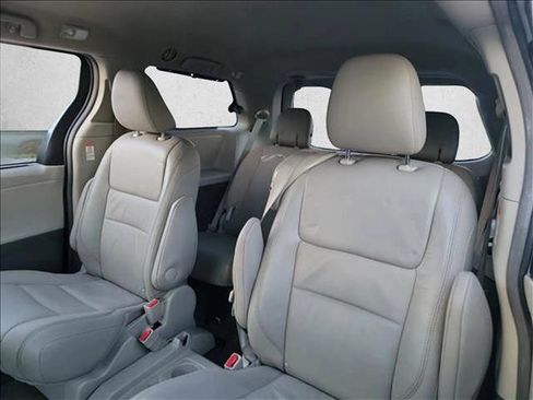 Used 2016 Toyota Sienna XLE image 14