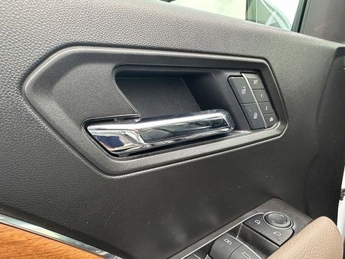 Used 2025 GMC Canyon Denali image 21