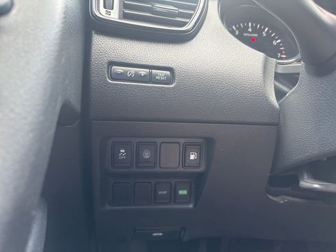 Used 2019 Nissan Rogue S w/ Special Edition Package FWD image 23