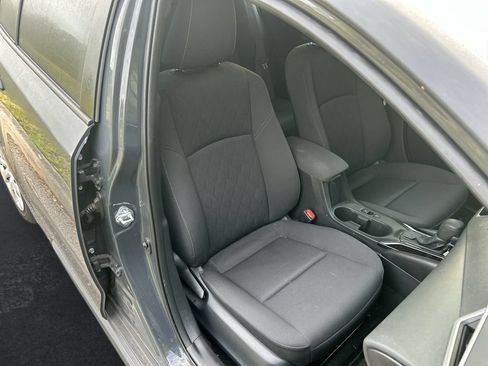Used 2025 Toyota Corolla LE FWD image 30