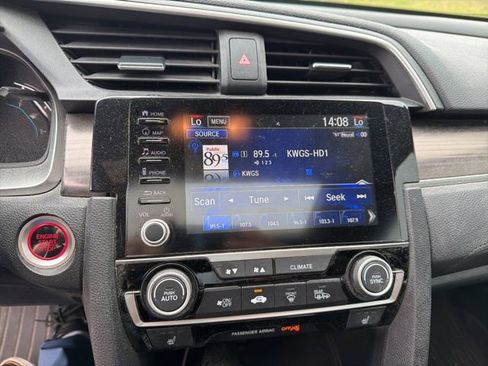 Used 2019 Honda Civic Touring image 12