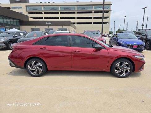 Certified 2025 Hyundai Elantra Sport FWD image 5