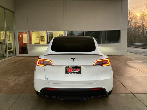 Used 2022 Tesla Model Y Performance image 21