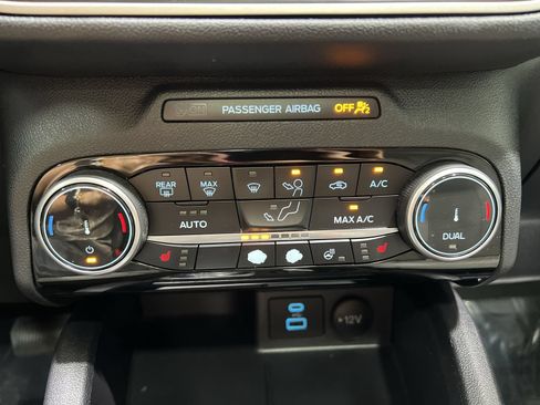 Used 2022 Ford Escape SE w/ SE Sport Appearance Package AWD/4WD image 19