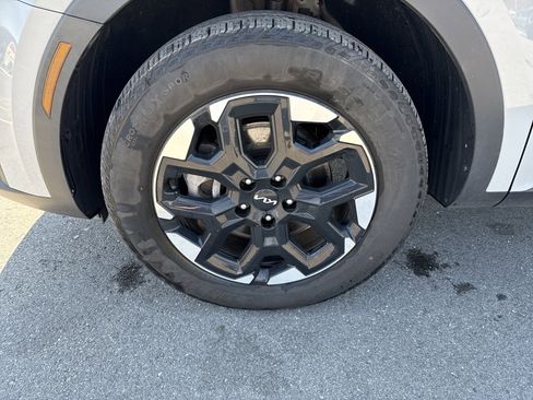 Used 2024 Kia Sorento S w/ Panoramic Sunroof Package image 11