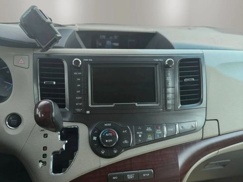 Used 2013 Toyota Sienna Limited w/ Premium Pkg FWD image 13