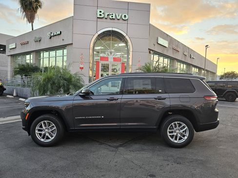 New 2025 Jeep Grand Cherokee L Laredo image 4