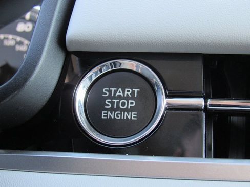 New 2025 Mitsubishi Outlander SE image 17