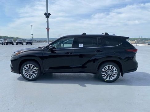New 2026 Toyota Highlander Platinum AWD/4WD image 8