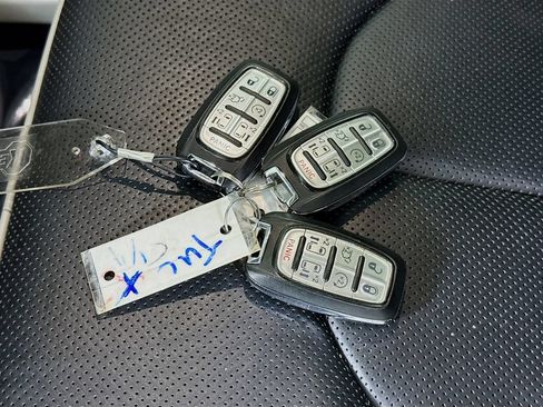 Used 2023 Chrysler Pacifica Limited w/ Uconnect Theater Family Group AWD/4WD image 37