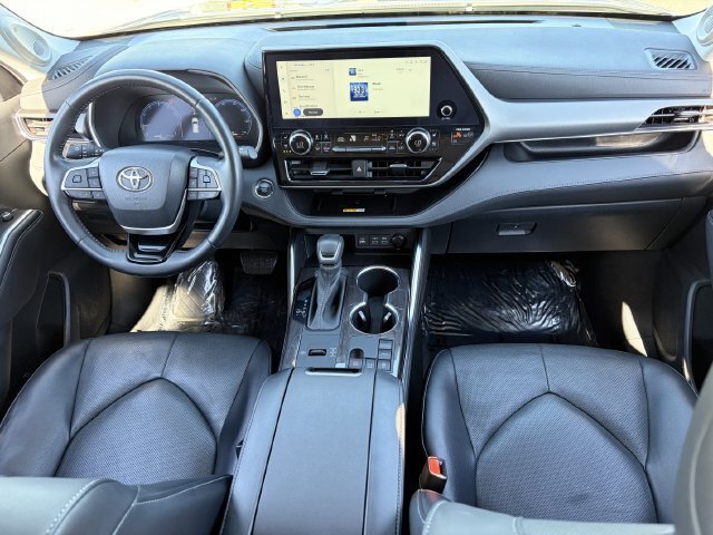 Used 2023 Toyota Highlander Limited FWD image 16