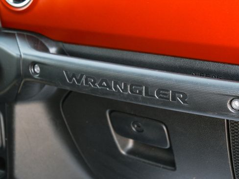 Used 2021 Jeep Wrangler Rubicon AWD/4WD image 31