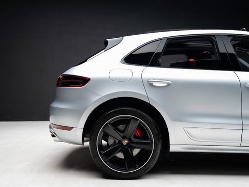Used 2016 Porsche Macan Turbo AWD/4WD image 35