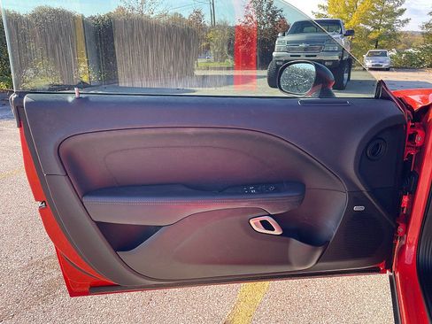 Used 2016 Dodge Challenger SXT Plus image 11