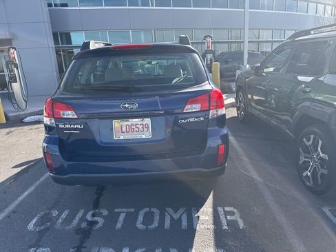 Used 2010 Subaru Outback 2.5i image 5