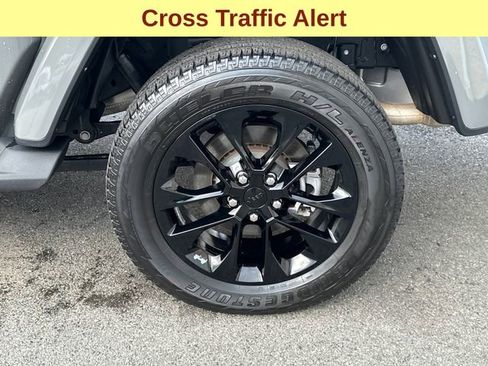 Used 2023 Jeep Gladiator Overland image 9