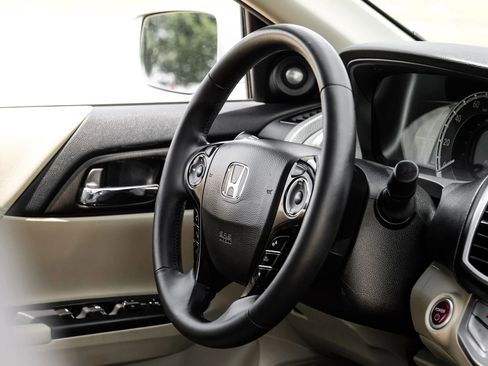 Used 2015 Honda Accord EX-L image 17