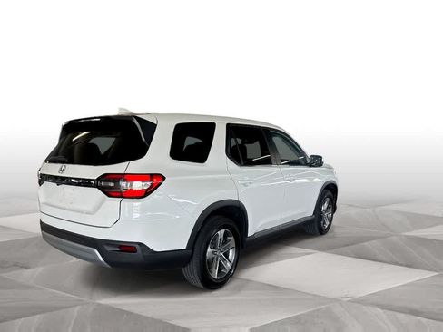 Used 2025 Honda Pilot EX-L image 8