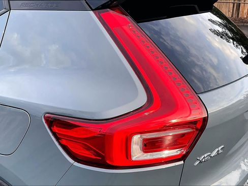 Used 2023 Volvo XC40 Recharge Core image 31