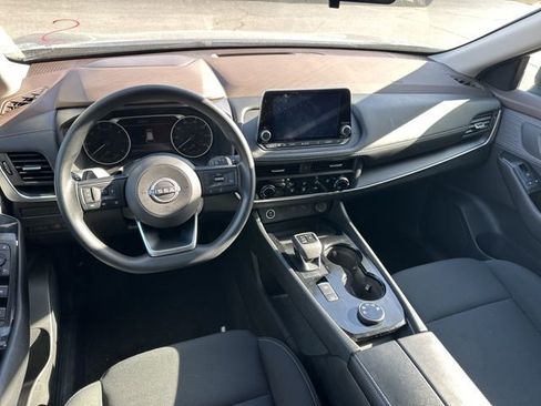 Used 2023 Nissan Rogue S image 7