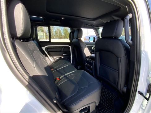 Used 2025 Land Rover Defender 110 S image 18