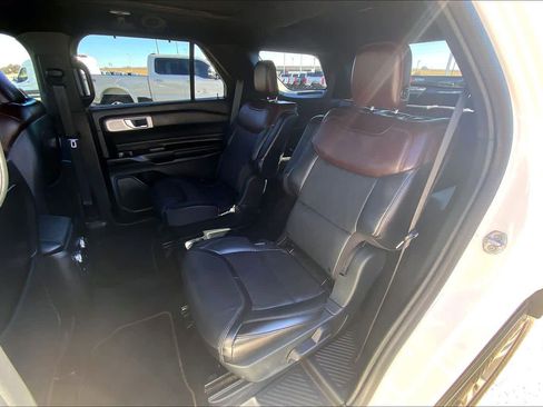 Used 2020 Ford Explorer Platinum w/ Premium Technology Package image 40