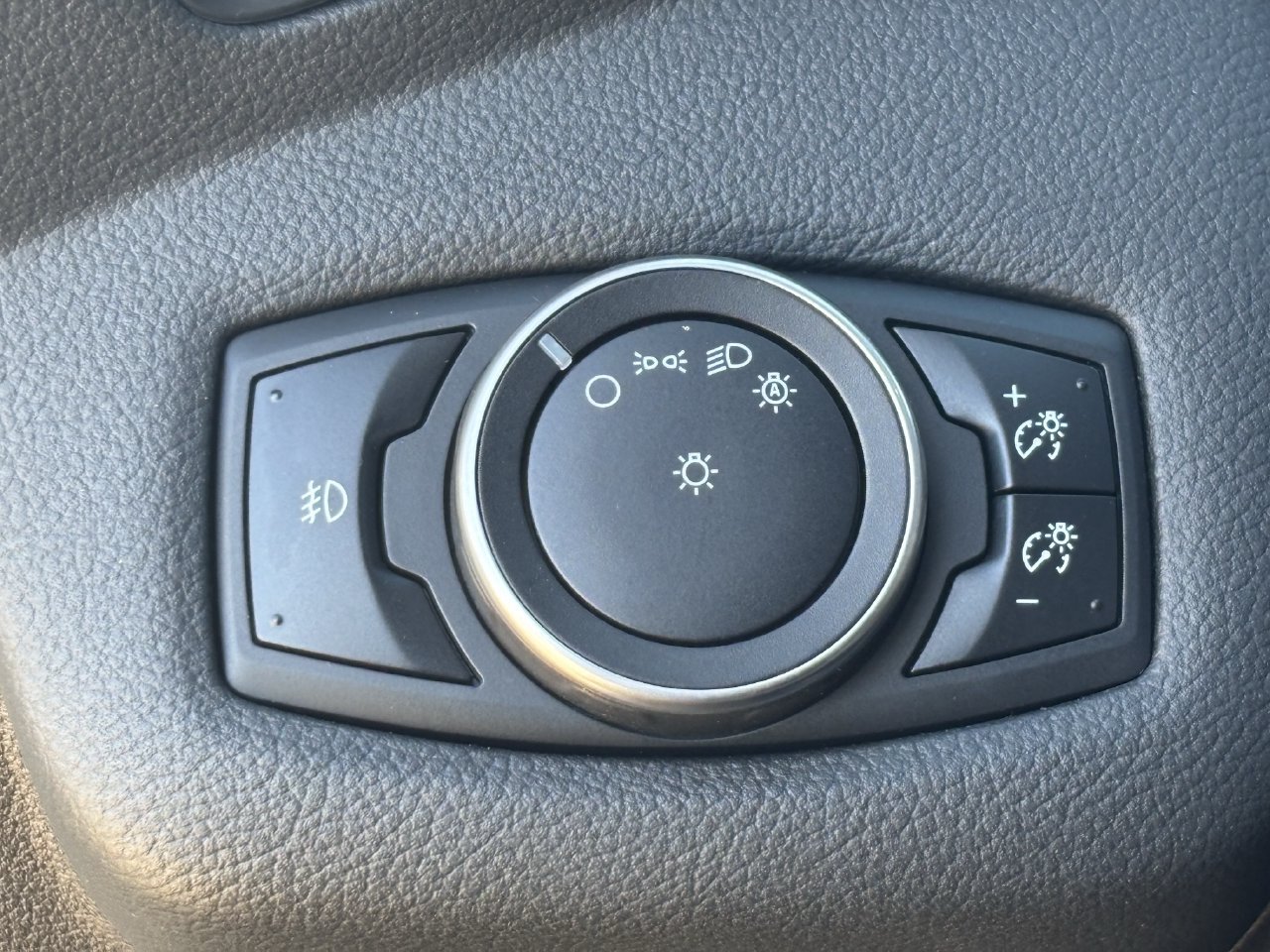 Used 2015 Ford Escape SE w/ Equipment Group 201A AWD/4WD image 30
