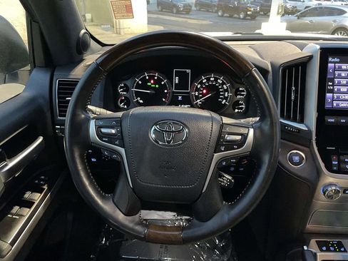 Used 2020 Toyota Land Cruiser Heritage Edition image 25
