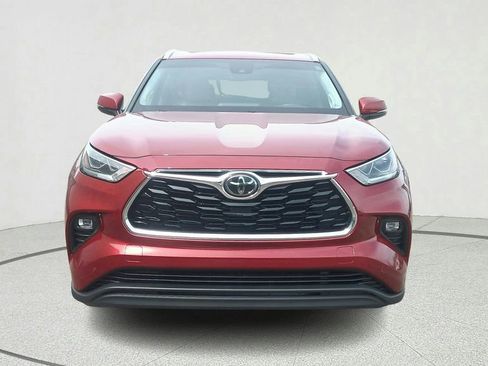 Used 2020 Toyota Highlander Limited FWD image 2