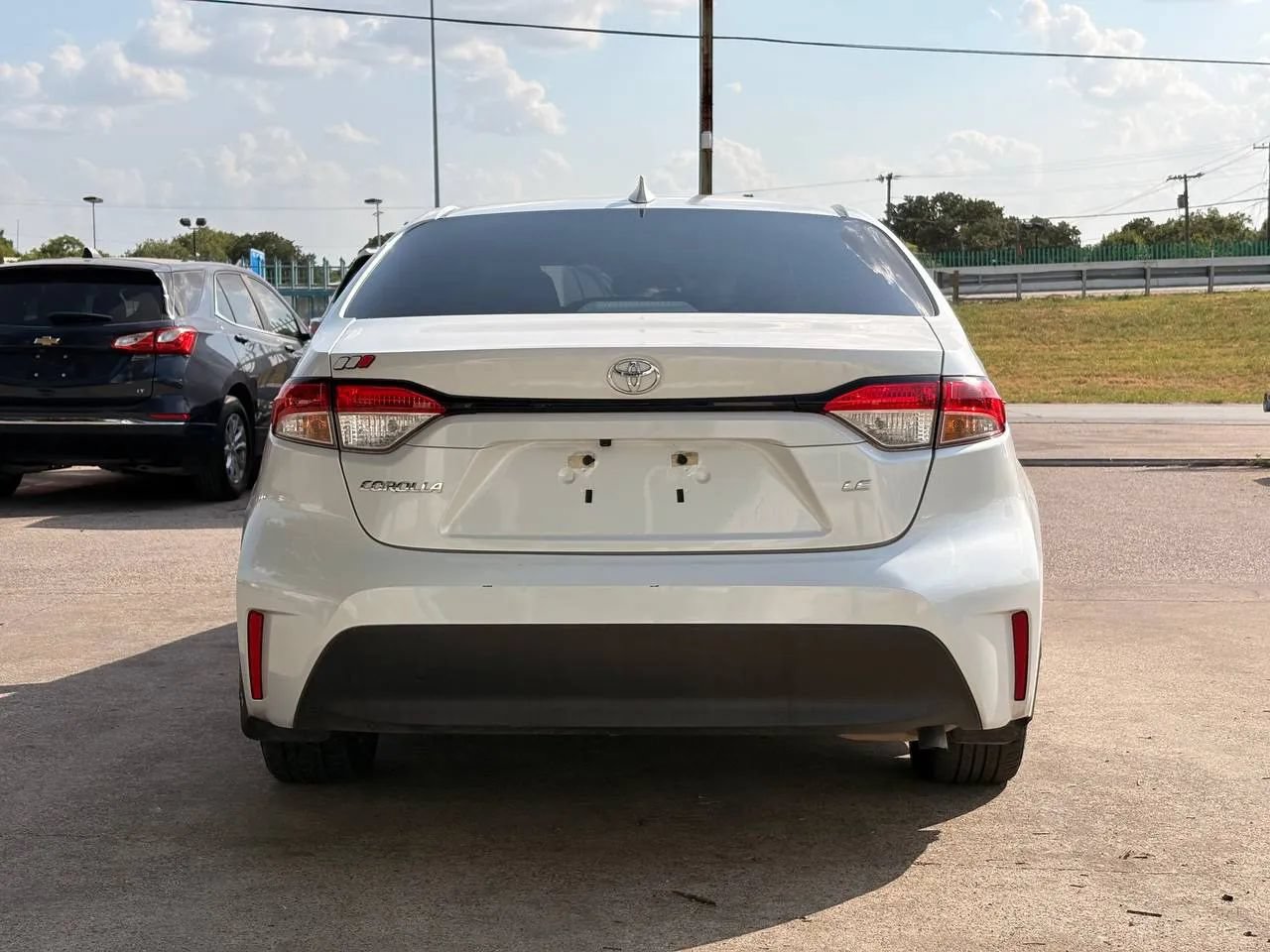 Used 2023 Toyota Corolla LE FWD image 4