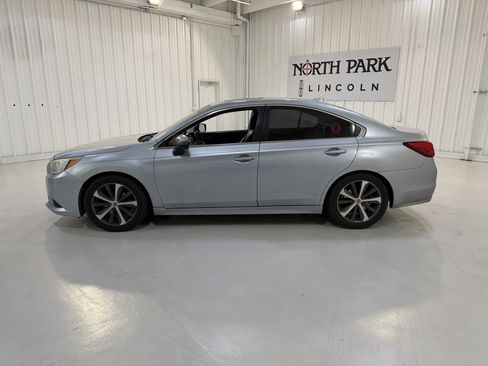 Used 2016 Subaru Legacy 2.5i Limited AWD/4WD image 2