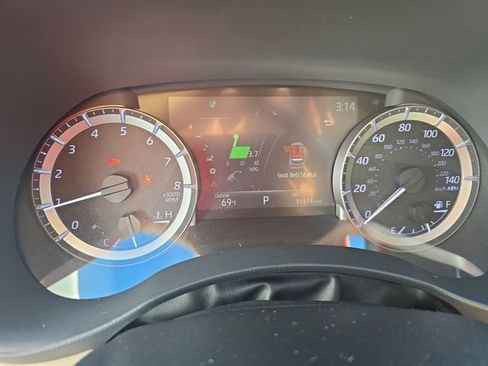 Used 2023 Toyota Highlander XLE FWD image 20