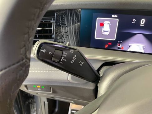 New 2026 Volkswagen Tiguan SE R-Line AWD/4WD image 11