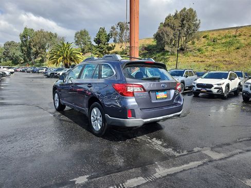 Used 2017 Subaru Outback 2.5i image 5