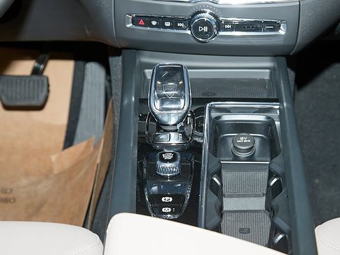 New 2026 Volvo XC60 B5 Plus w/ Climate Package image 27