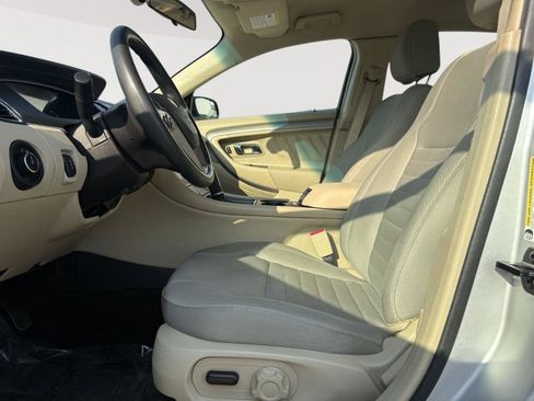Used 2018 Ford Taurus SE FWD image 12