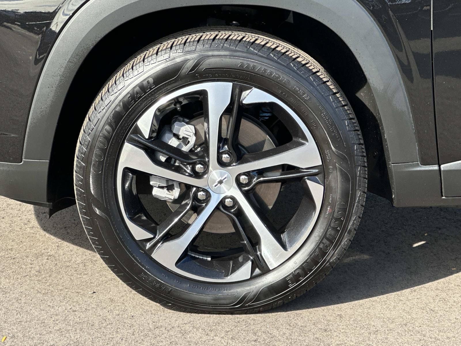 Used 2025 Chevrolet Trax RS w/ Driver Confidence Package FWD image 8