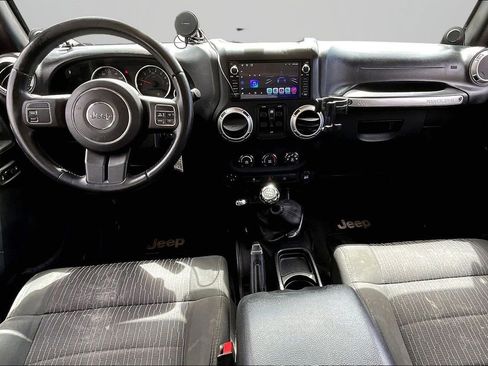 Used 2012 Jeep Wrangler Unlimited Sahara AWD/4WD image 7