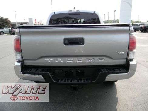 Used 2021 Toyota Tacoma TRD Off-Road AWD/4WD image 3