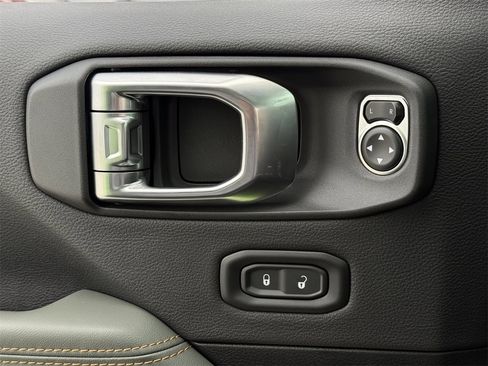 Used 2025 Jeep Gladiator Mojave image 21